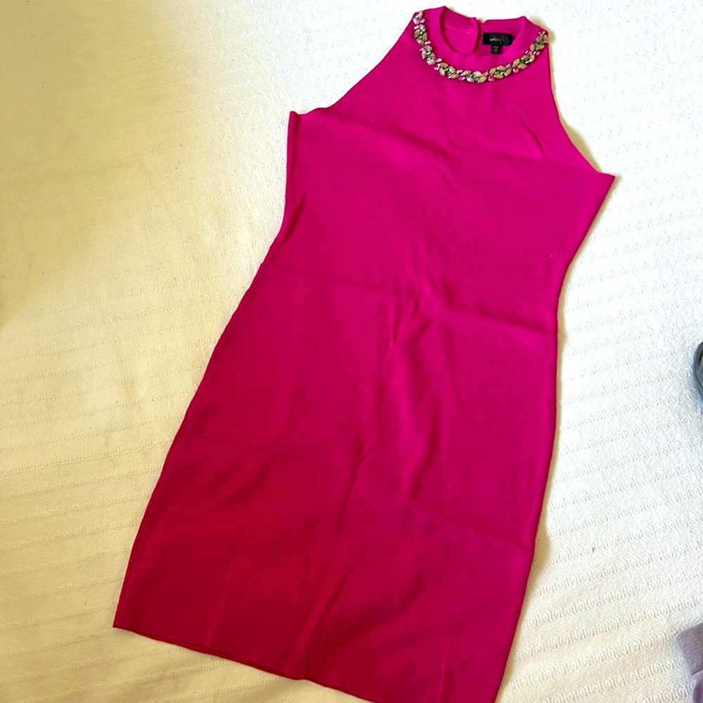 OntWelfth knitted bejeweled neckline size M magenta color